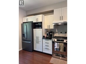 3065 Dayanee Springs Blvd in Coquitlam, BC - Building Photo - Building Photo