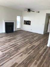 5247 Agnes Ave in Valley Village, CA - Foto de edificio - Building Photo