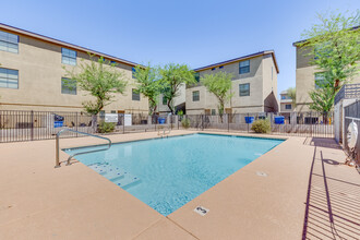 Somo Lofts in Phoenix, AZ - Building Photo - Building Photo