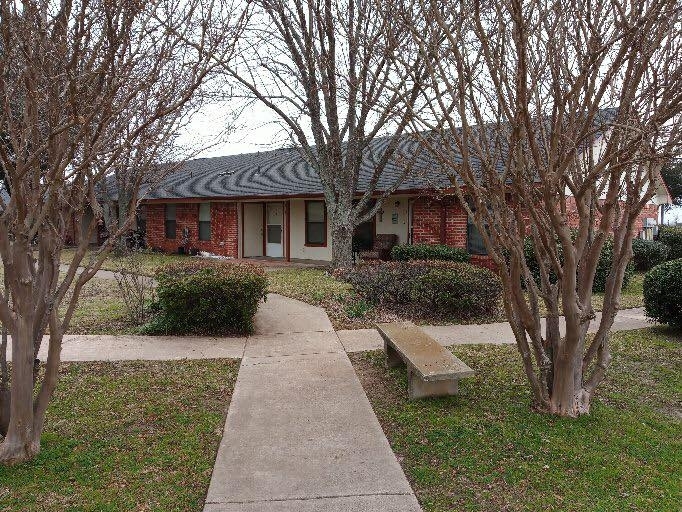 Allen's Point Apartments in Hillsboro, TX - Building Photo