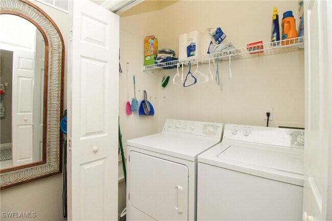 8217 Parkstone Pl in Naples, FL - Foto de edificio - Building Photo