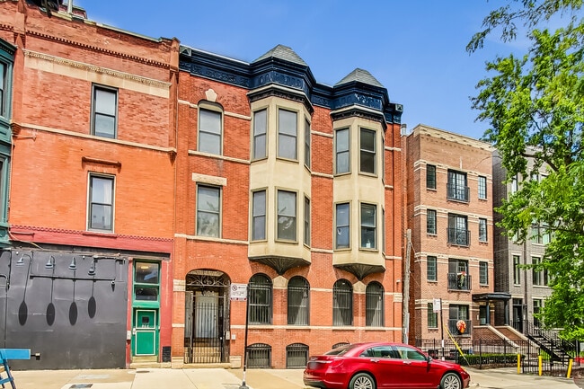 property at 864 W Aldine Ave
