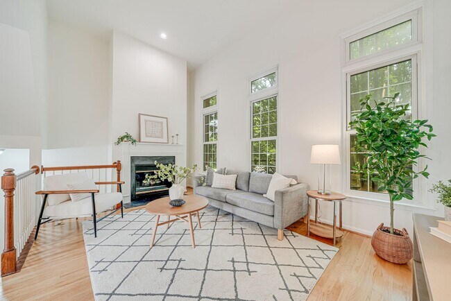 property at 2426 N Hampton Dr