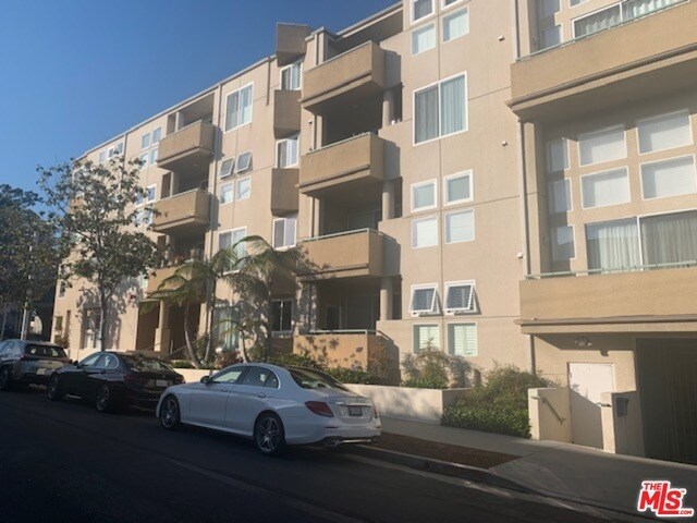 10790 Rose Ave-Unit -107 in Los Angeles, CA - Building Photo