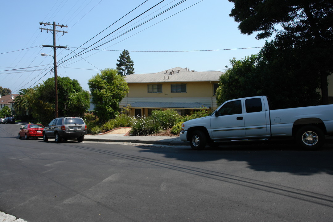 4337 Beresford St in San Mateo, CA - Foto de edificio