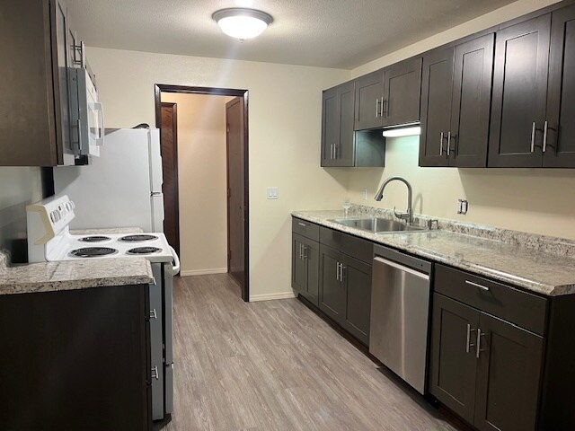 White House Apartments in Kent, WA - Foto de edificio