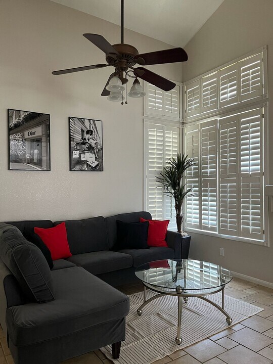 2371 Crowley Way in Las Vegas, NV - Building Photo