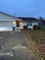 917 N Clay St in Sturgis, MI - Building Photo