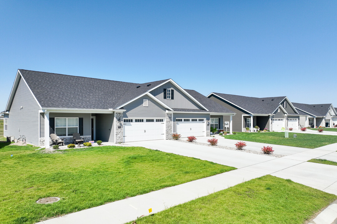 Fountain Point Villas in Perrysburg, OH - Building Photo