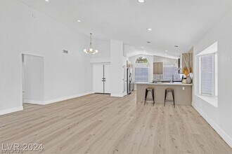 8 Barton Spring Cir in Henderson, NV - Building Photo - Building Photo