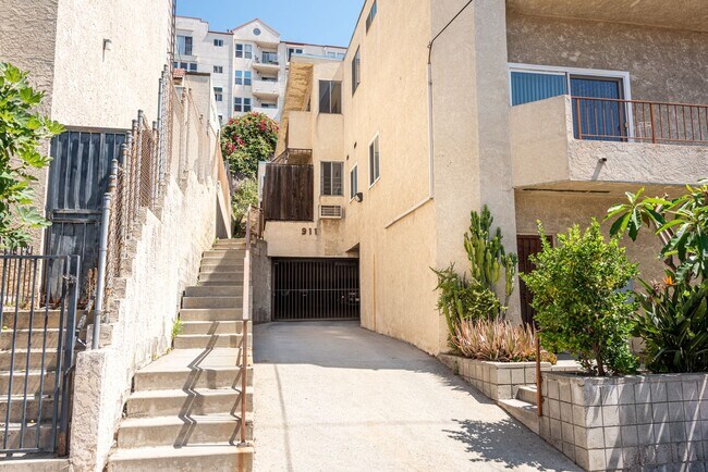 911 W College St-Unit -911 W College St Apt 2 Los Angeles CA 90012 in Los Angeles, CA - Building Photo - Building Photo