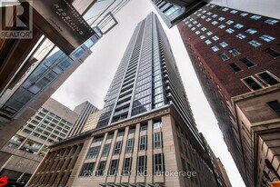 70 Temperance St in Toronto, ON - Building Photo