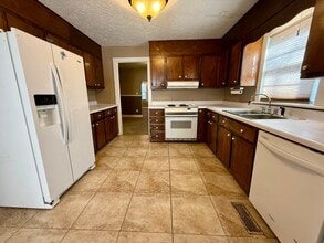 602 W McKinney Ave in Albertville, AL - Building Photo - Building Photo