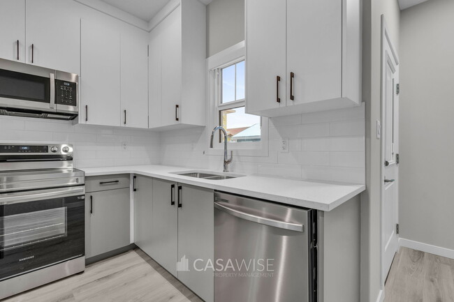 6218 Hampton Gray Ave in Edmonton, AB - Building Photo - Building Photo