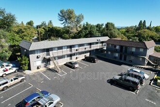 The Peaks in Redding, CA - Foto de edificio - Building Photo