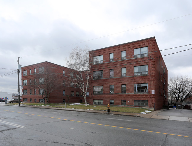 Eglinton Terrace in Toronto, ON - Building Photo - Building Photo