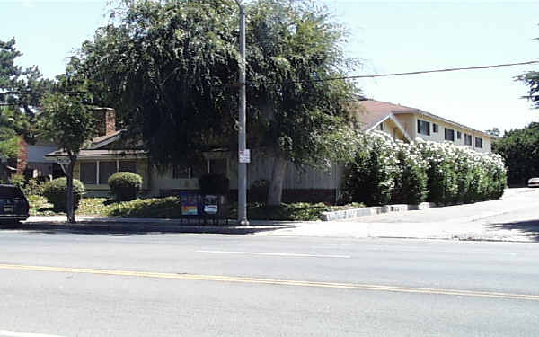 18038 Burbank Blvd in Encino, CA - Foto de edificio - Building Photo