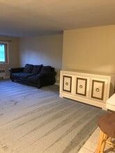 40 Neillian Way, Unit 40 Neillian Way Bedford in Bedford, MA - Foto de edificio - Building Photo