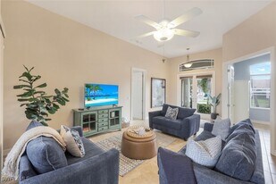 31 Tahiti Rd in Marco Island, FL - Building Photo