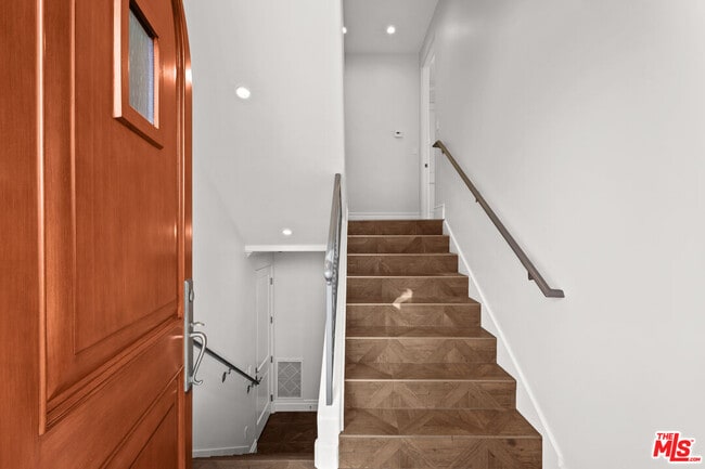 816 S Catalina Ave in Redondo Beach, CA - Foto de edificio - Building Photo