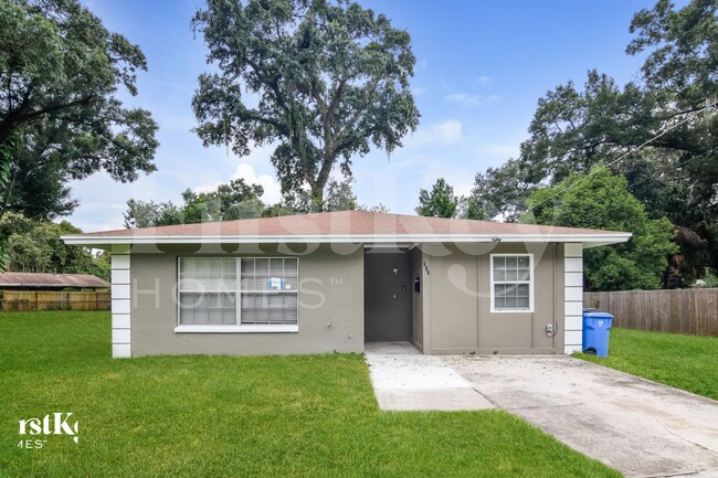 500 Brenda Dr in Brandon, FL - Foto de edificio - Building Photo