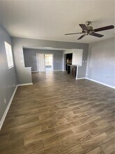 1725 Julian Ln Dr in Tampa, FL - Building Photo - Building Photo
