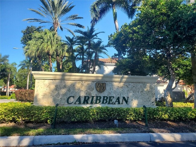 10914 NW 70th St in Doral, FL - Building Photo - Building Photo