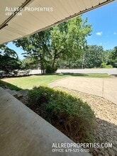 1627 W Wedington Dr in Fayetteville, AR - Building Photo - Building Photo