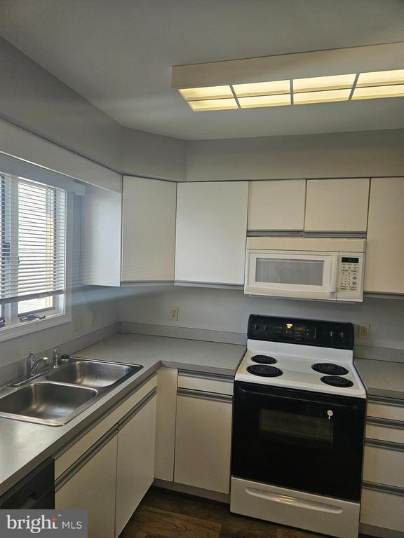 property at 19 Henlopen Gardens