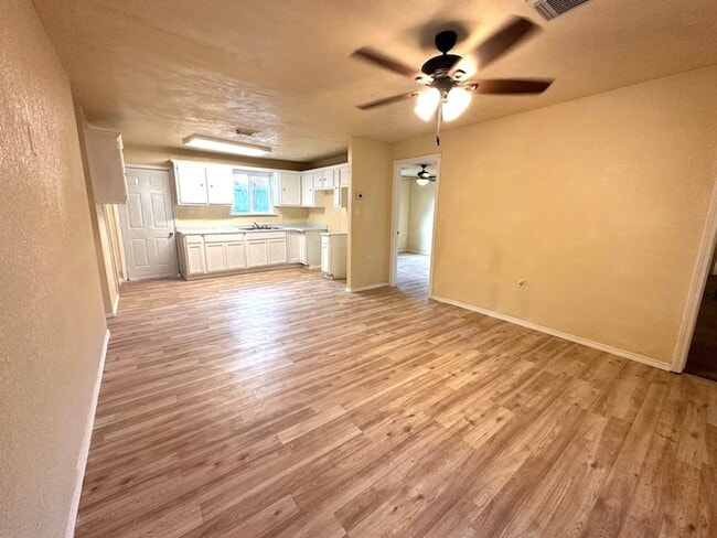 16900 Wellborne Rd in Pearland, TX - Building Photo - Building Photo