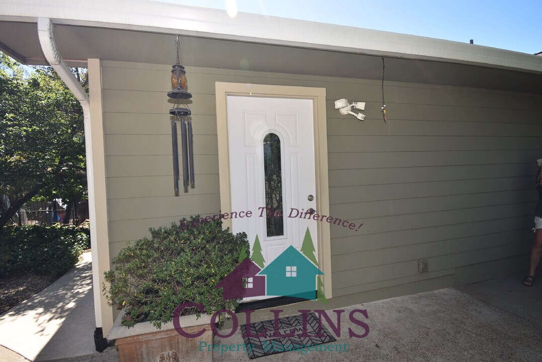 12883 Ridge Rd in Grass Valley, CA - Building Photo