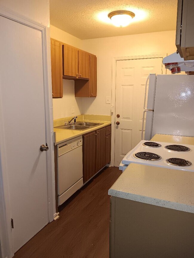 Pinetree Place Apartments in Memphis, TN - Foto de edificio - Building Photo