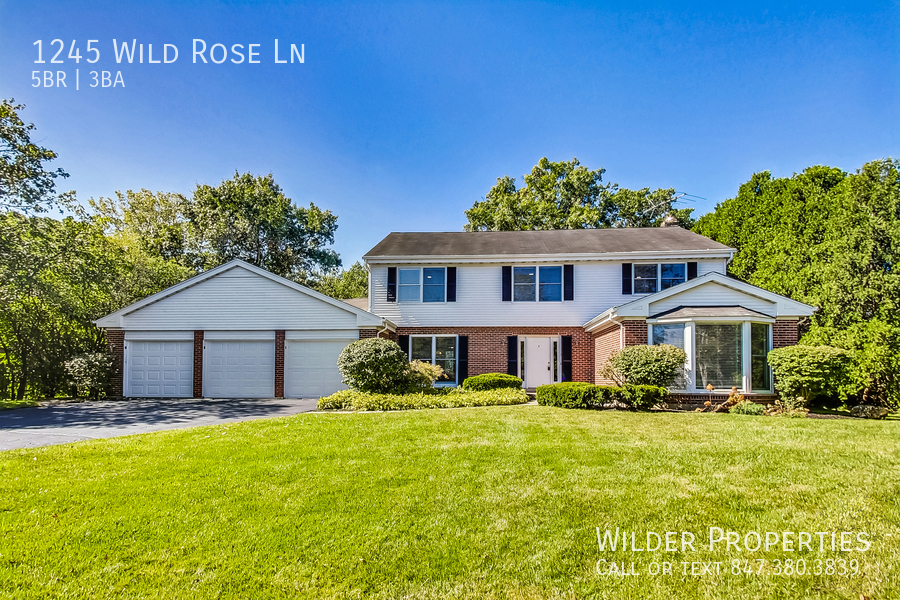 1245 Wild Rose Ln in Lake Forest, IL - Building Photo