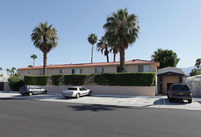 Desert Leisure Apartments in Palm Springs, CA - Building Photo - Building Photo