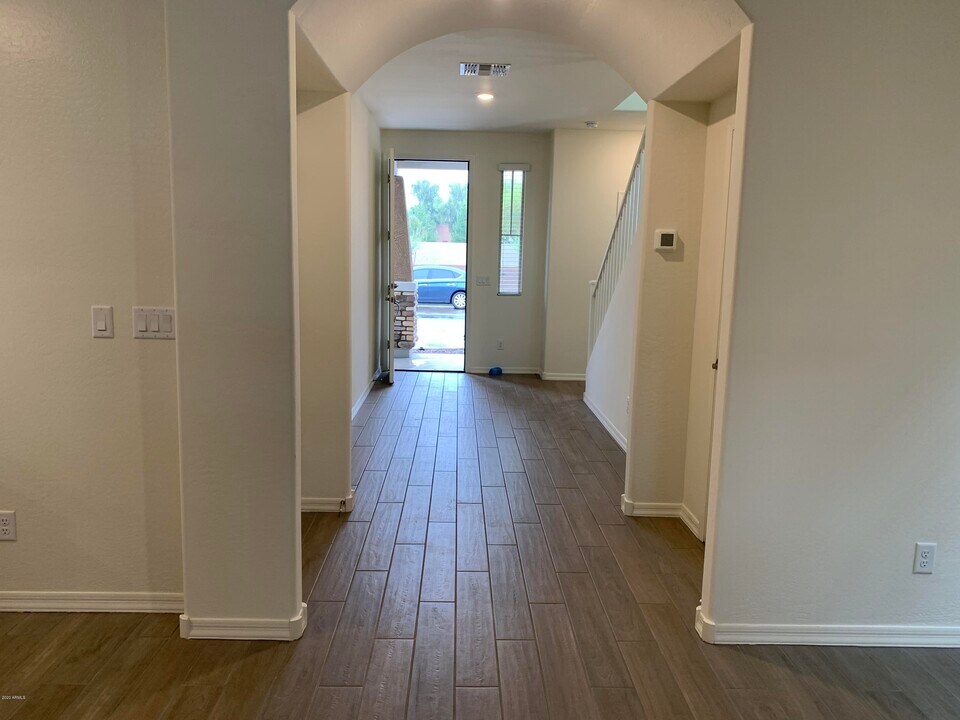 8813 W Jefferson St in Tolleson, AZ - Foto de edificio
