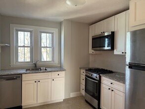 9 Stevens St, Unit 2 in Medford, MA - Building Photo - Building Photo