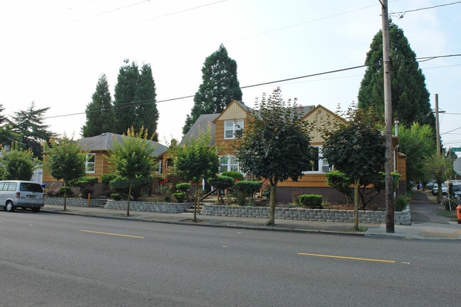 1720-1738 NE Killingsworth St in Portland, OR - Building Photo - Building Photo