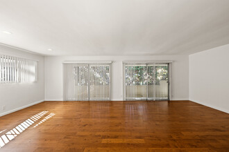 Cartwright Manor: Spacious & Newly Remodeled in North Hollywood, CA - Foto de edificio - Interior Photo