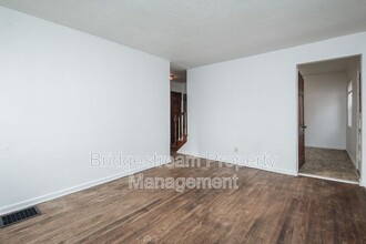 325 Wallace Dr in Fairborn, OH - Building Photo - Building Photo