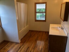 2113 Oakland Ave E in Austin, MN - Building Photo - Building Photo