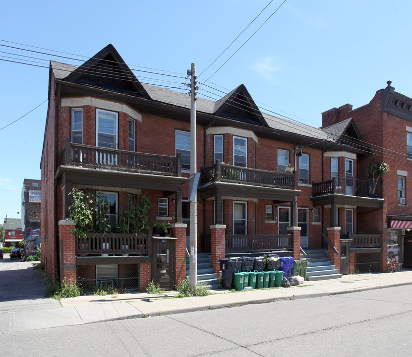 363-367 Clinton St in Toronto, ON - Building Photo