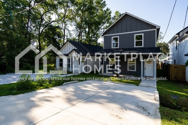 16987 Balmoral St in Montgomery, TX - Building Photo - Building Photo