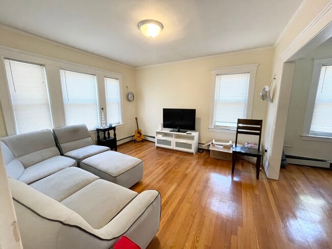 31 High St, Unit 2 in Brookline, MA - Building Photo - Building Photo