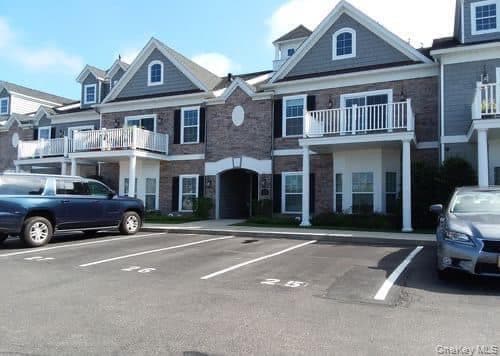 24 Nicole Ct in Copiague, NY - Building Photo