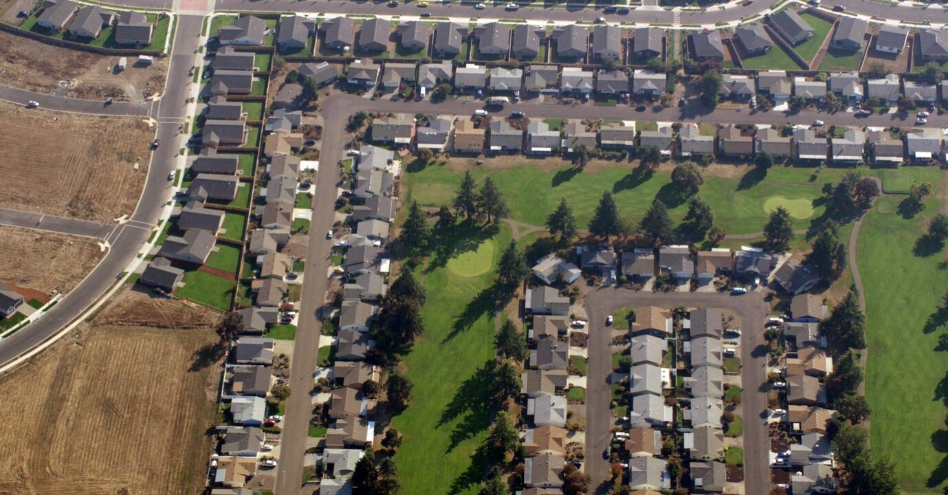 SFR in Woodburn, OR - Building Photo