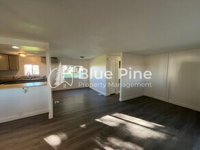 434 E 9000 S in Rexburg, ID - Foto de edificio - Building Photo