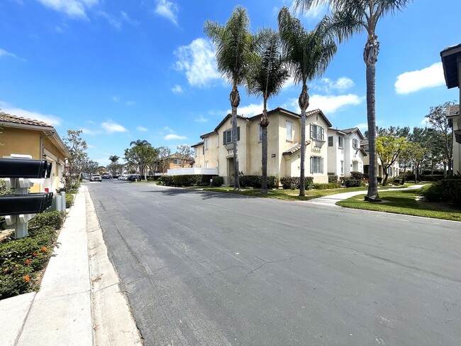 66 Royal Victoria in Irvine, CA - Building Photo - Building Photo