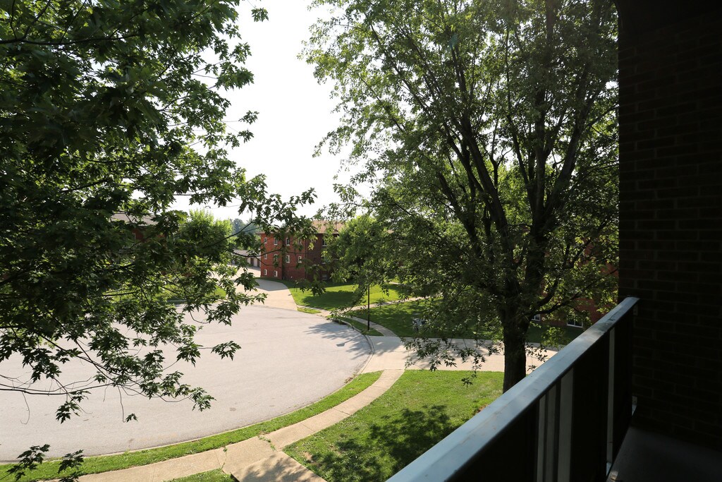 Woodhill Apartments Crescent Springs, KY Apartments