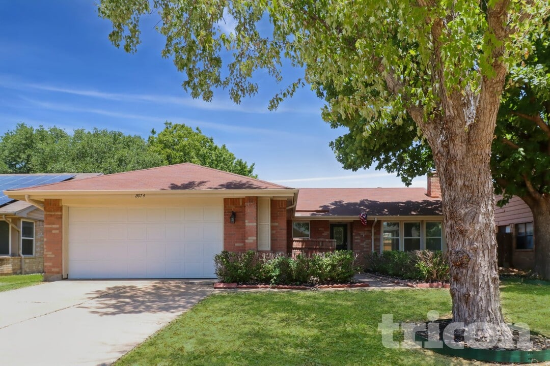 2674 Steppington St in Grand Prairie, TX - Building Photo