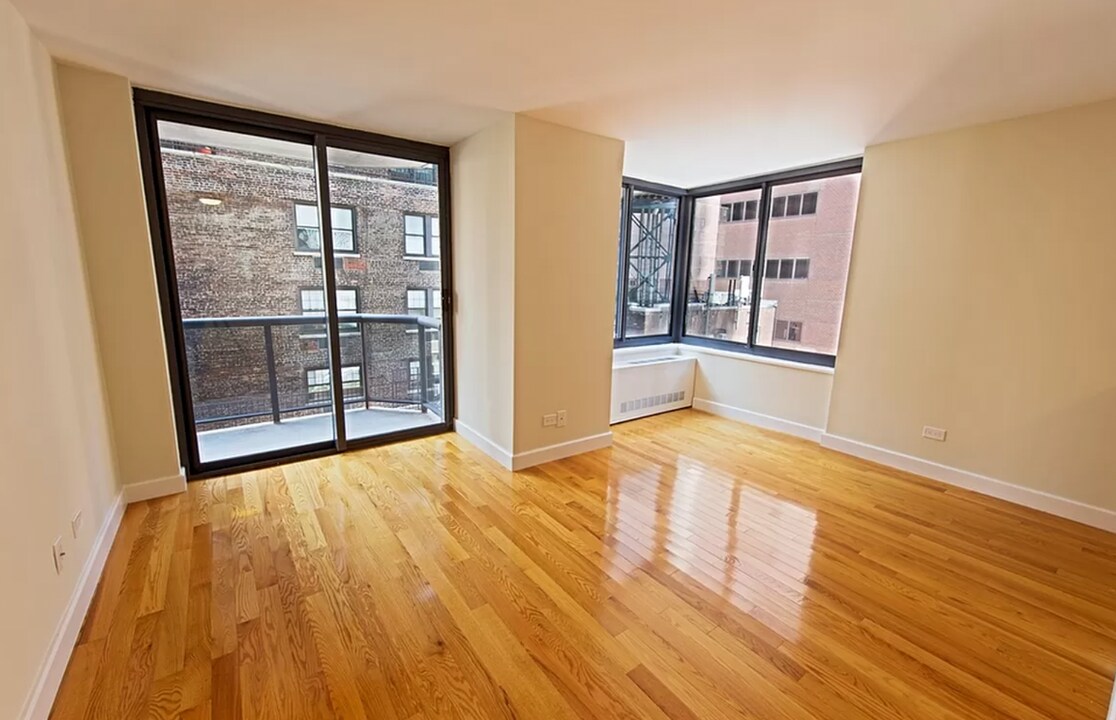 230 W 48th St in New York, NY - Building Photo